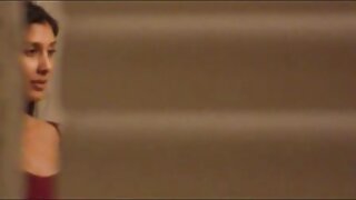 நேர்த்தியான பொன்னிற பிபி நோயல் ஒரு ரிப்பட் கண்ணாடி செக்ஸ் பொம்மையுடன் சுயஇன்பம் செய்கிறார்