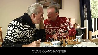 கருங்காலி நாடோடி சேறும் சகதியுமான தலை கொடுக்கிறது மற்றும் செக்ஸ் உள்ள pov flic